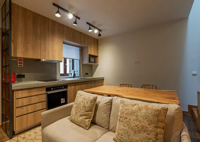 Orm- Fontainhas 01 & 02 Порту