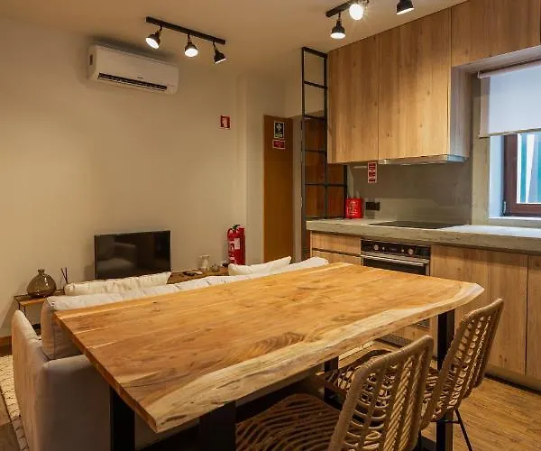 Orm- Fontainhas 01 & 02 Порту