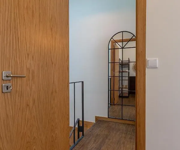 Orm- Fontainhas 01 & 02 Порту