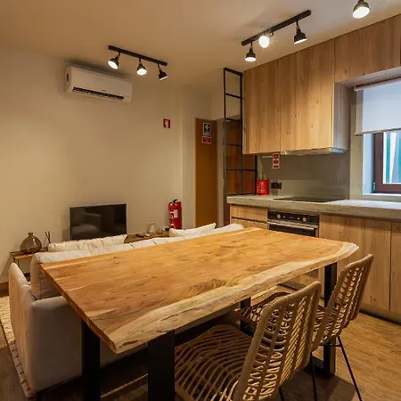 Orm- Fontainhas 01 & 02 Porto