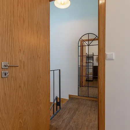 Orm- Fontainhas 01 & 02 Porto